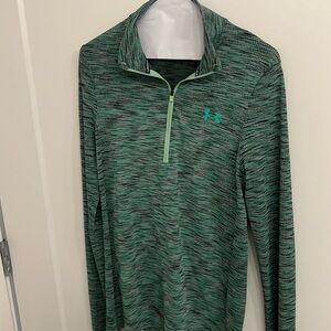Under Armour
Green long sleeve shirt